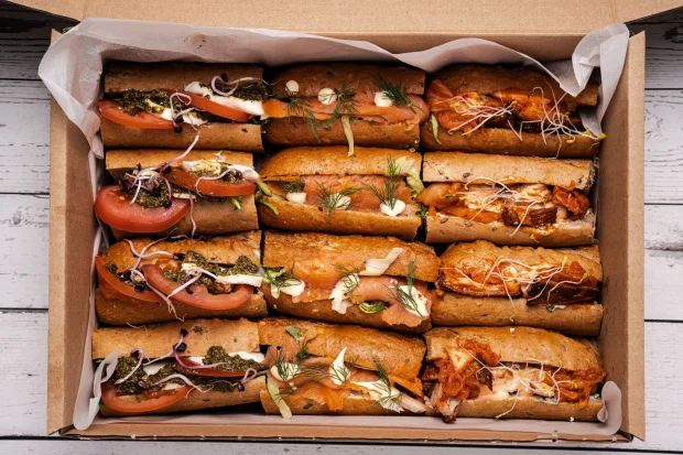 Slaná bedýnka baguettes celozrnné / 12 ks